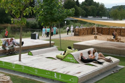 ...und wer genug von soviel sportlicher Aktivität hatte, nutzte die zahlreichen Liege- und Sitzflächen auf der Gartenschau zum Chillen und Entspannen. ...und wer genug von soviel sportlicher Aktivität hatte, nutzte die zahlreichen Liege- und Sitzflächen auf der Gartenschau zum Chillen und Entspannen.
