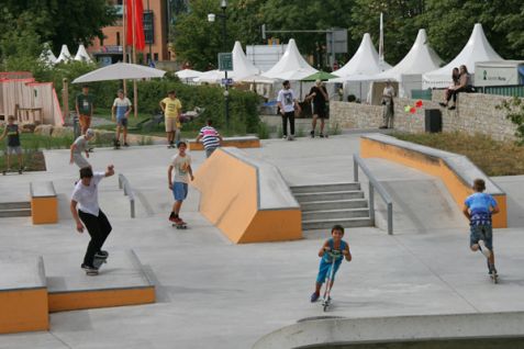 ...die Skateanlage wurde mit allem befahren, was geht...