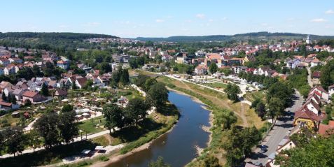 Den Blick von oben auf die Gartenschau kann man herrlich genießen, wenn man zu Fuß auf dem Löffelstelzweg wieder nach Mühlacker absteigt