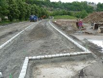 Auch bei schlechtem Wetter wird weitergebaut. Auch bei schlechtem Wetter wird weitergebaut.