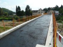 Ende August wurde bei der Sanierung des Waldenserstegs eine Schutzschicht aus Gussasphalt aufgebracht. Ende August wurde bei der Sanierung des Waldenserstegs eine Schutzschicht aus Gussasphalt aufgebracht.