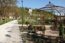 Grenzgängergarten der Baumschulen mit Burgruine Löffelstelz