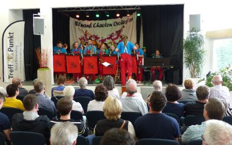 Die ACO Show-BigBand demonstrierte eindrucksvoll, dass das künfitge Jugendhausgebäude absolut konzerttauglich ist.