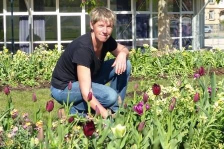 Geschafft! Eine Woche lang  haben Astrid Adam und Gärtner der Firma Nonnenmann Sommerblumen und Gräser auf das Gartenschaugelände gepflanzt, hier der Sommerflor nahe der Musikschule Gutmann