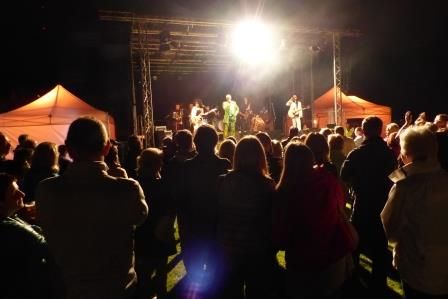 Tolle Stimmung bis spät in die Nacht auf der Aktionswiese