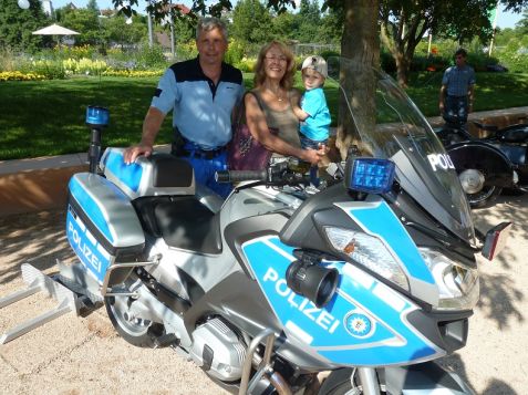 Ein Polizeimotorrad begeistert auch die Kleinsten