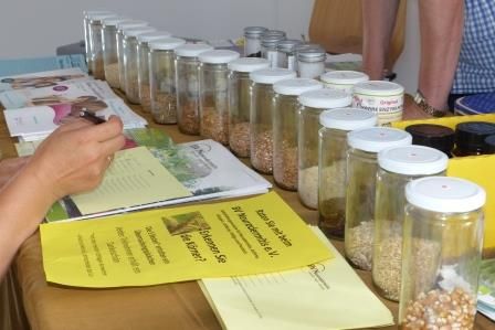 Gar nicht so einfach: 22 Samen und Körner bestimmen - am Stand des Bundesverbandes Neurodermitis