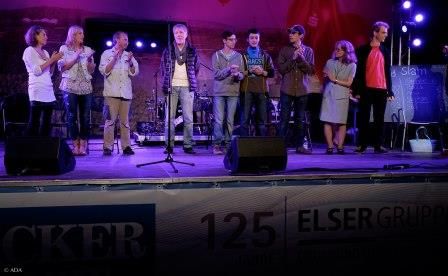 Applaus für Stefan, den Sieger des Poetry Slam
