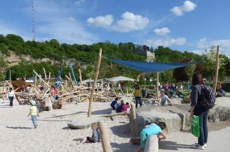 Kinder können das Spielareal auf dem Gartenschaugelände erobern