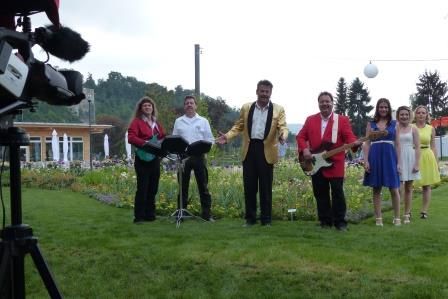 ..Am Fuß der Burg blüht die Natur: Die Stromberger